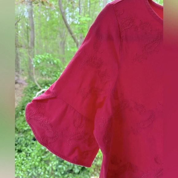 Rafaella L Pink Top w/Embroidered Paisley design. Round neck, flounce elbow. - Picture 4 of 6